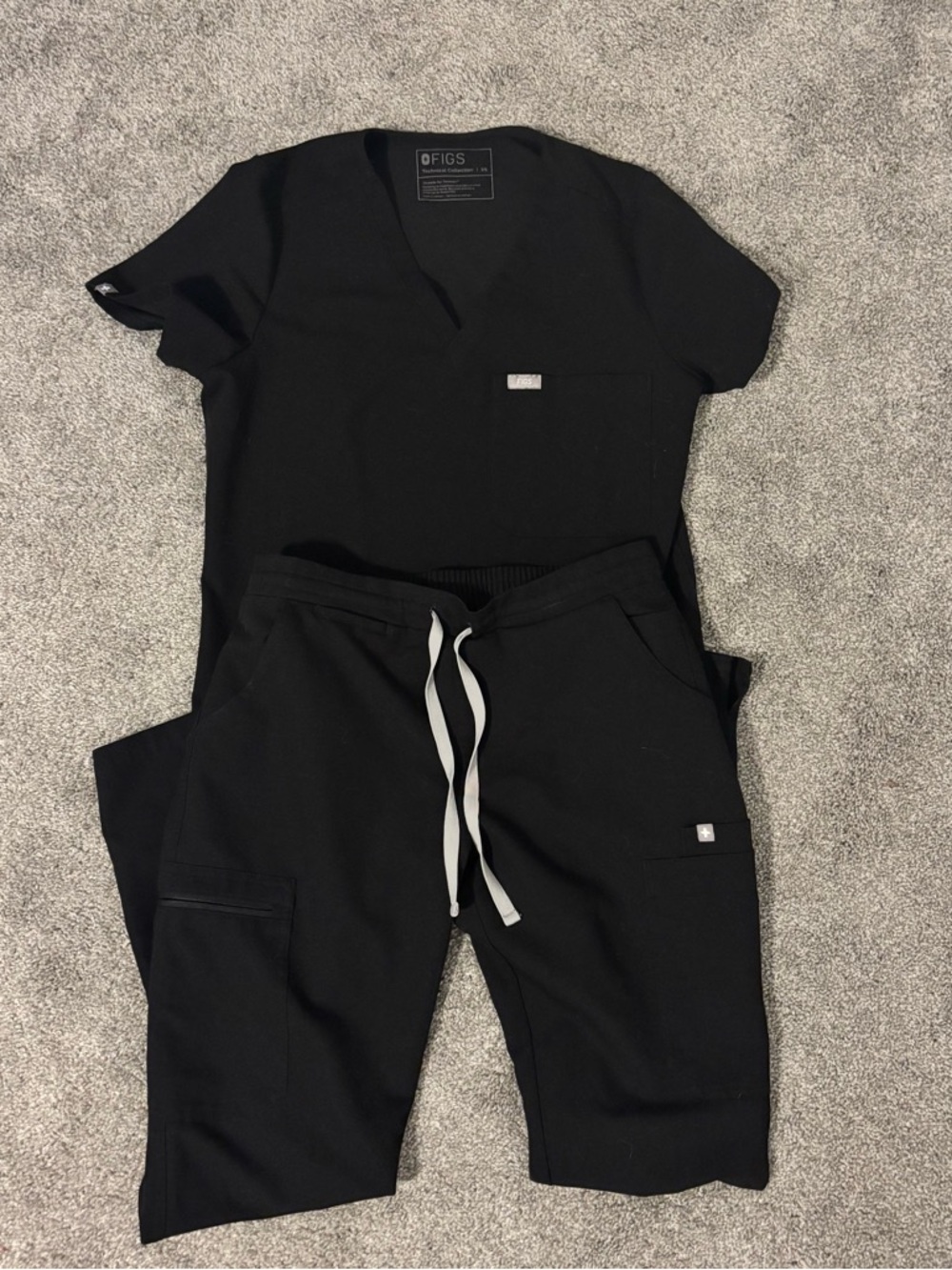 FIGS Women's Black Scrub Set